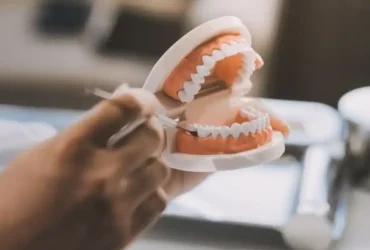 5 نکته مهم درباره نگهداری از دندان مصنوعی ژله ای