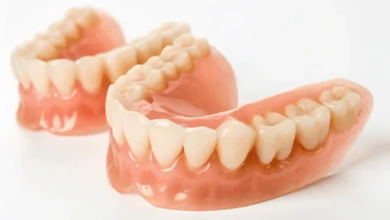 دندان مصنوعی متحرک بهتر است یا ثابت؟